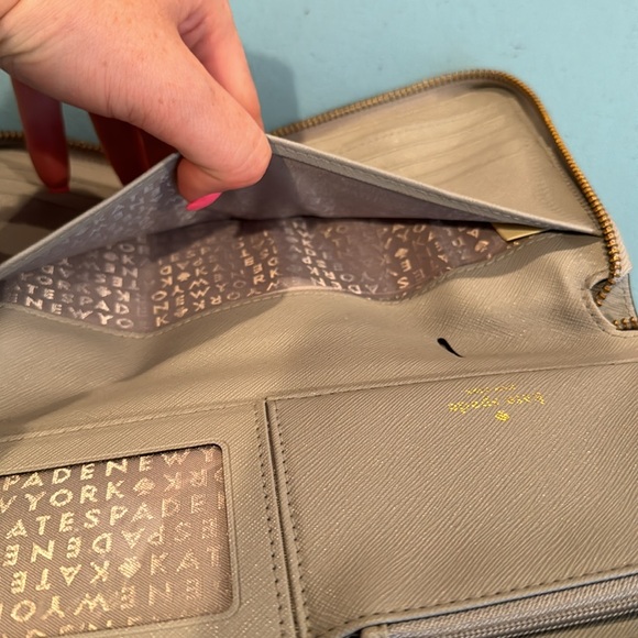 Kate Spade Zipper Organizer Wallet *USED ONCE* - Picture 6 of 12